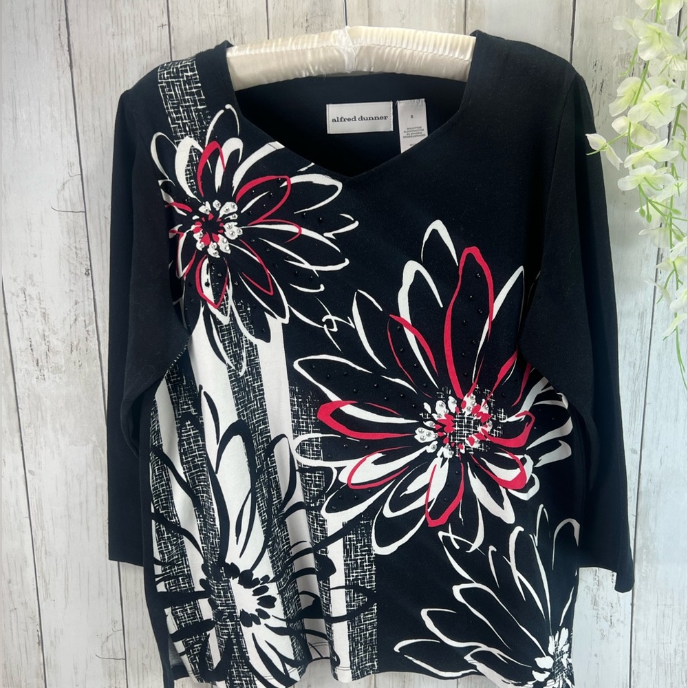 Vtg Alfredo Dunner Woman Top Size small Foral Rhinestone Black White 3/4…